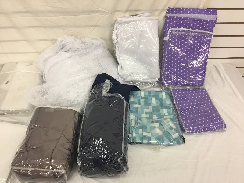 lot 44 image: assortment of curtains