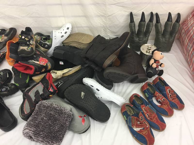 lot 53 image: assortment of shoes