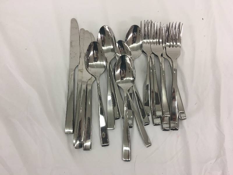 lot 79 image: cambridge silverware set