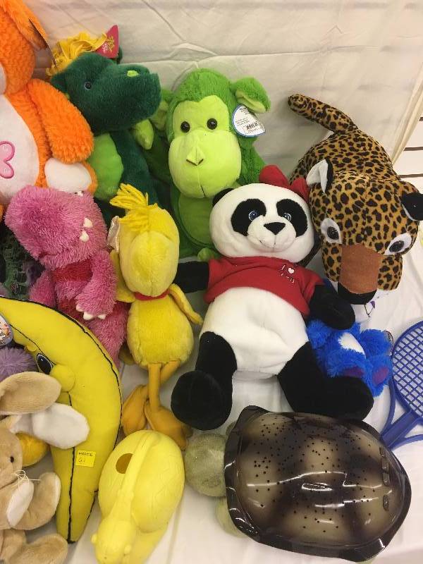 lot 91 image: box of stuffed animals