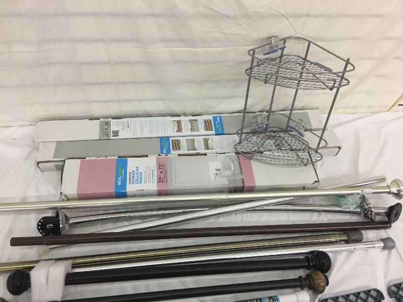 lot 103 image: assorted lot of blinds
