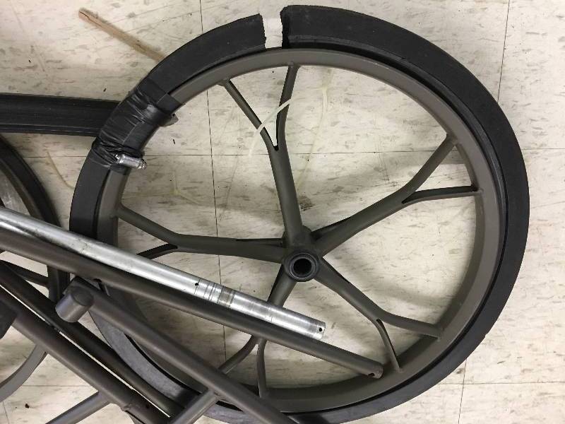 lot 47 image: guide gear game cart