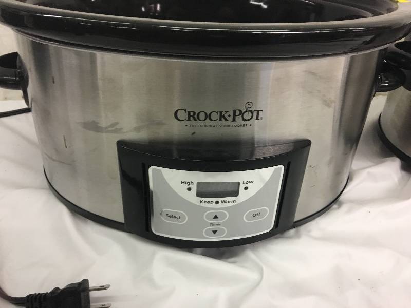 lot 185 image: 2 crock pots one is missing insert