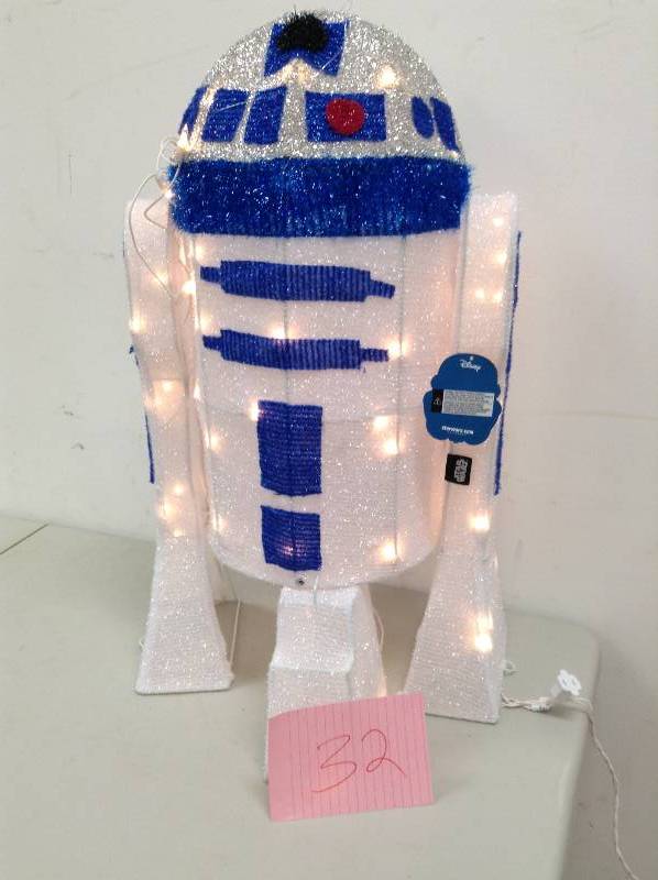 lot 32 image: 28 in. Star Wars R2D2 Yard Dcor