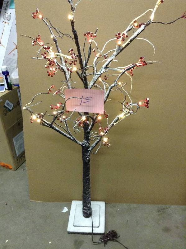 lot 15 image: Ligthed Tree