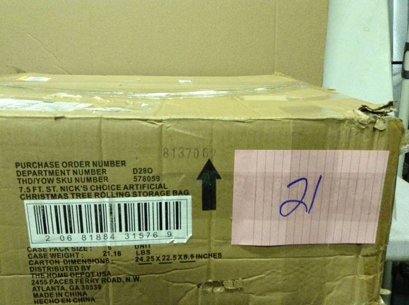 lot 21 image: Christmas Wreath