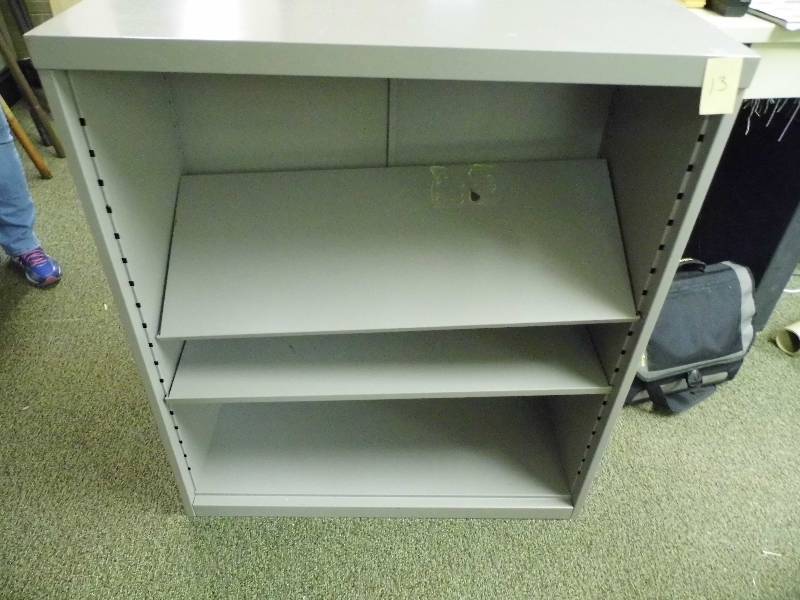 lot 13 image: Metal Shelf