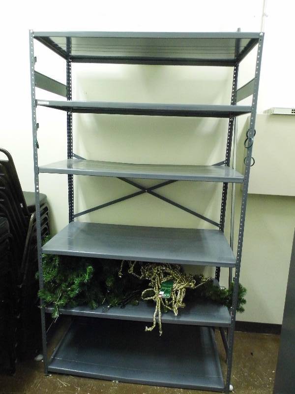 lot 16 image: Metal Shelf
