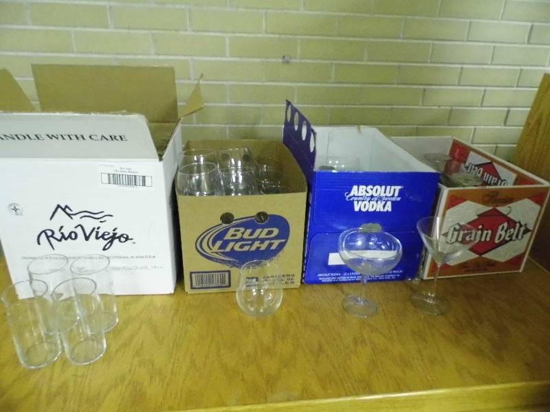 lot 25 image: Glasses