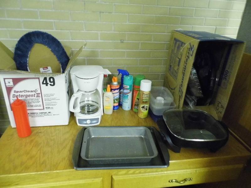 lot 27 image: Misc Kitchen
