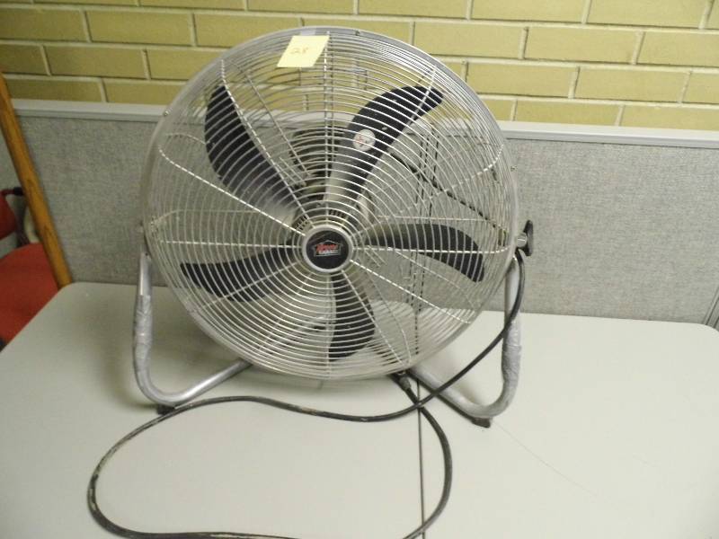 lot 28 image: Exrtreme Garage Fan