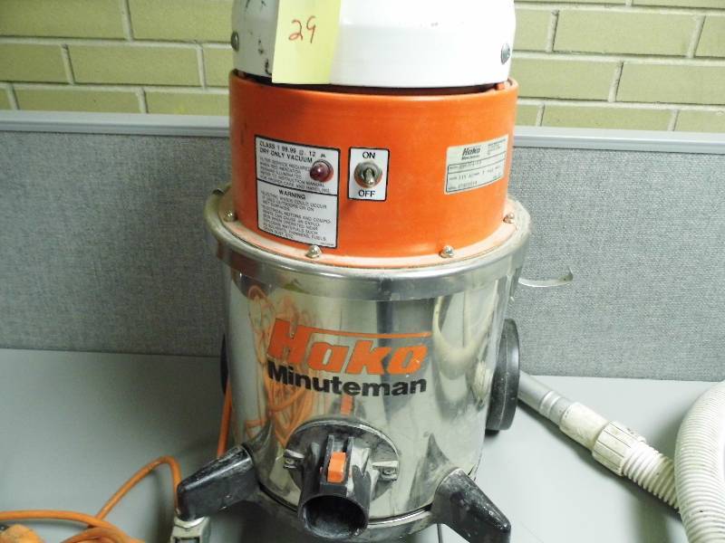 lot 29 image: Vacuum