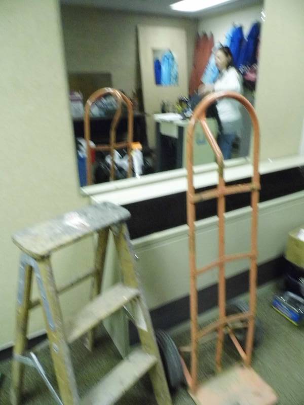 lot 33 image: 2 Wheel Cart w Ladder