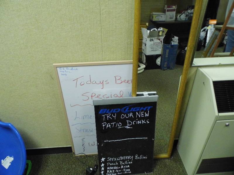 lot 34 image: Bud Light Sign (works) Mirror - Misc