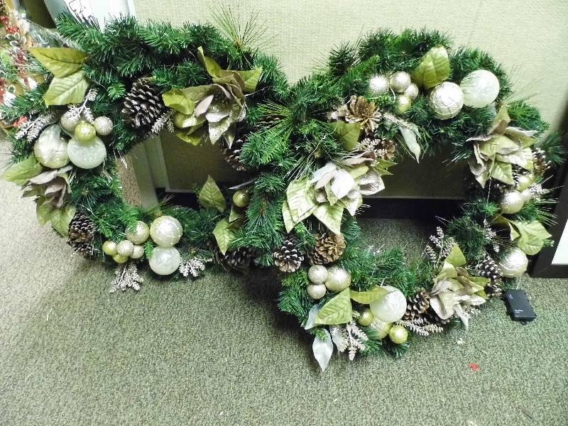 lot 36 image: Christmas Misc
