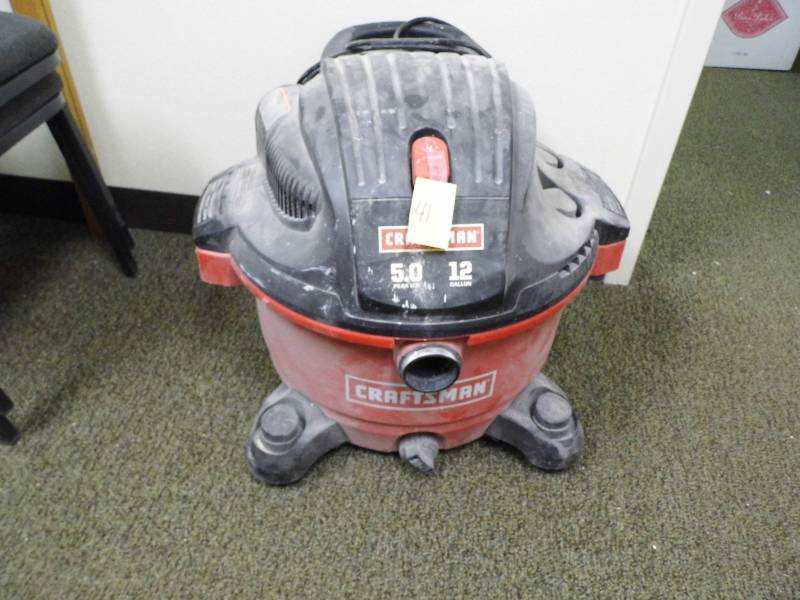 lot 41 image: Craftsman 12 Gallon Shop Vac