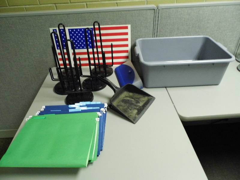 lot 48 image: Paper Towel Holders - Files - Flags