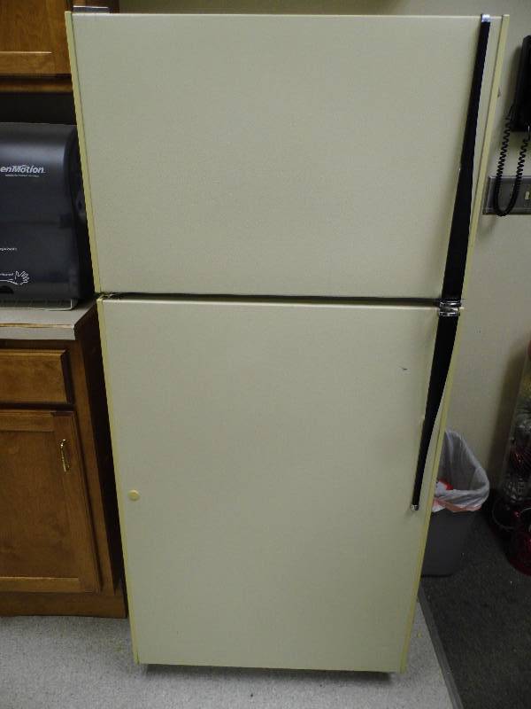 lot 73 image: Hotpoint Fridge