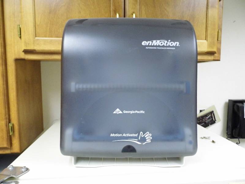 lot 77 image: Motion Activated Paper Towel Dispenser
