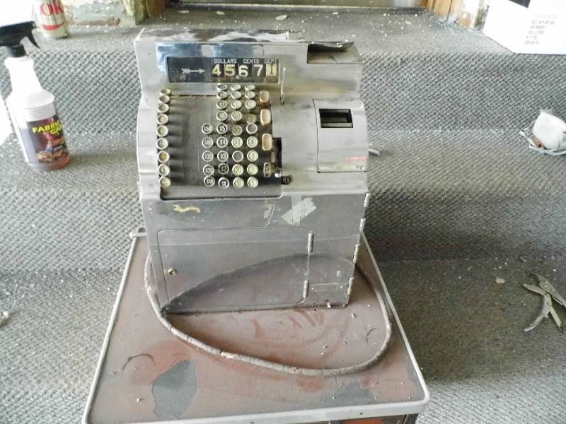 lot 82 image: Vintage Cash Register