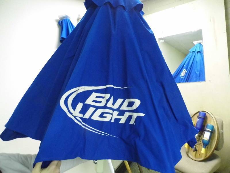 lot 8 image: Patio Umbrella