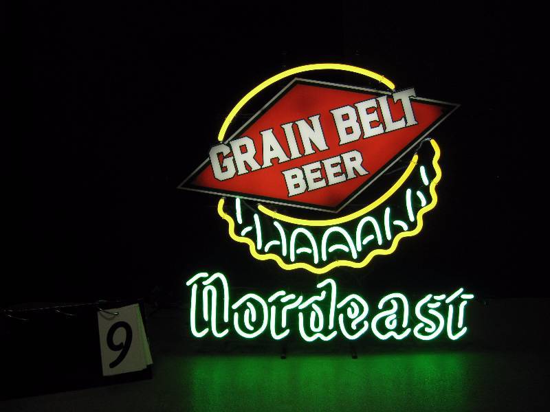 lot 9 image: Awesome Grain Belt Nordeast bottle cap neon sign. Looks like new.