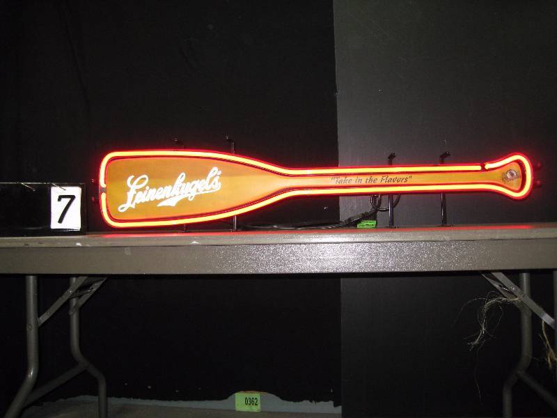 lot 7 image: Leinenkugels canoe paddle, excellent, like new condition. Great for the cabin.