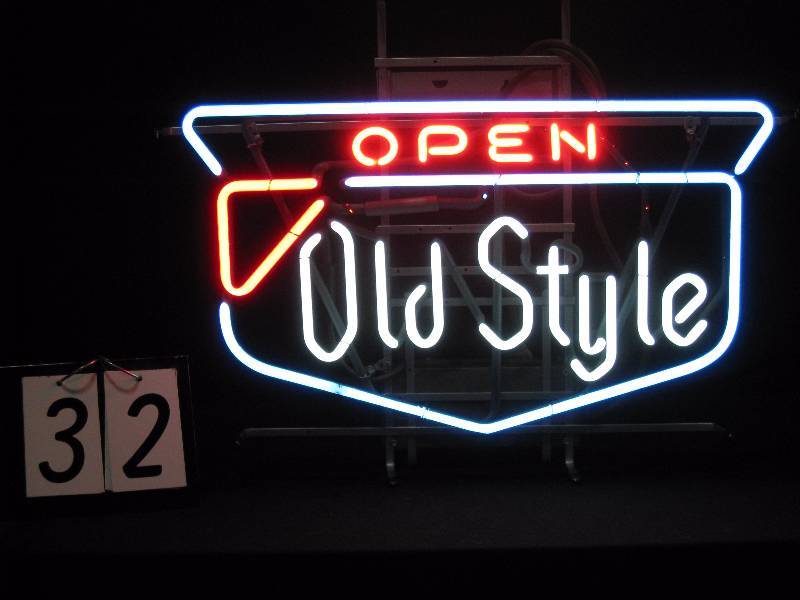 lot 32 image: Old Style neon sign, cool old school ed white and blue. Beautiful sign.