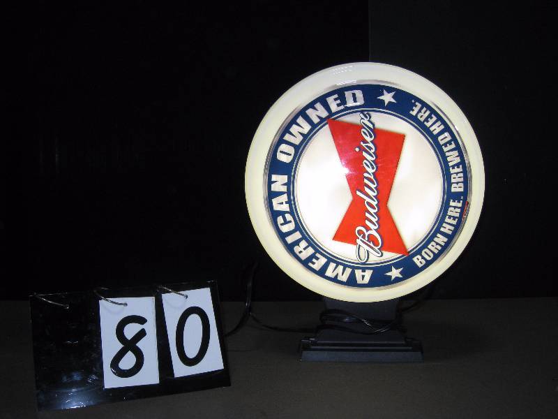 lot 80 image: Budweiser American Owned pub light