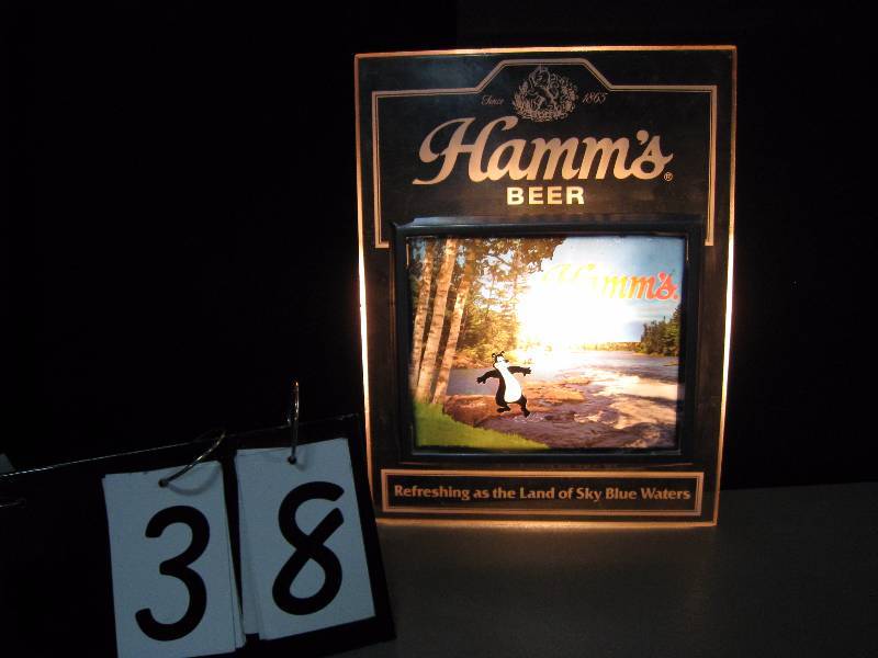 lot 38 image: Hamms Bear light up. Decent condition, lights up nice, plastic.