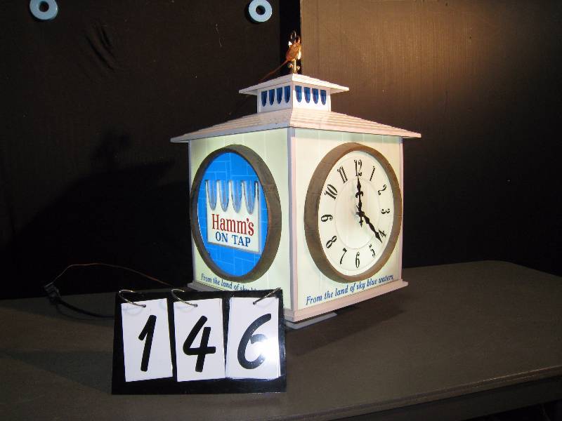 lot 146 image: Hamms lighted cube clock, lights up, has working clock