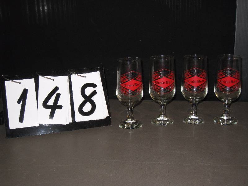 lot 148 image: Set of 4 Grain Belt Beer pedestal style glasses