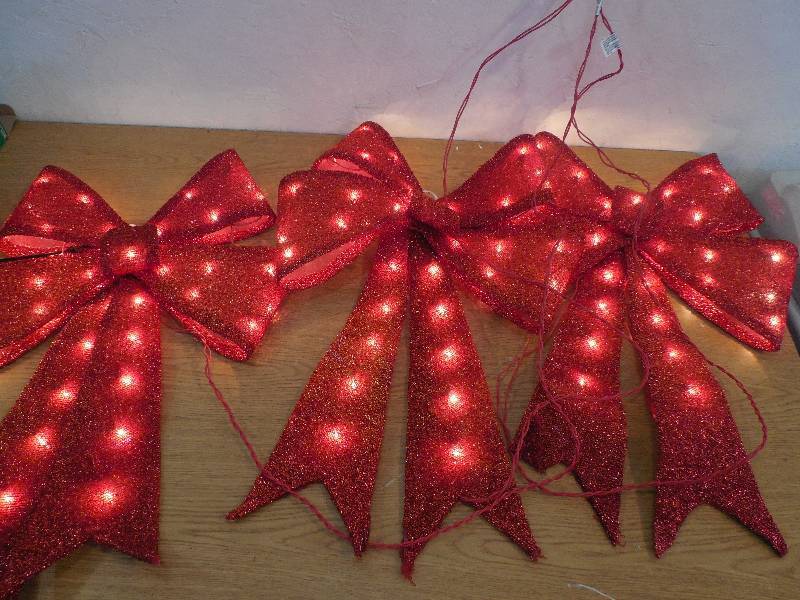 3 BIG RED BOWS