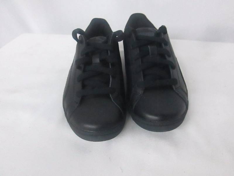 lot 32 image: Puma Kids Junior Smash Fun Shoe