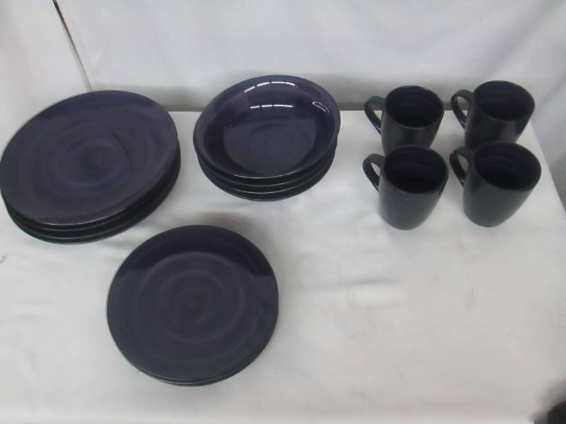 lot 27 image: McLeland Design 16-pc. Stoneware Dinnerware Set