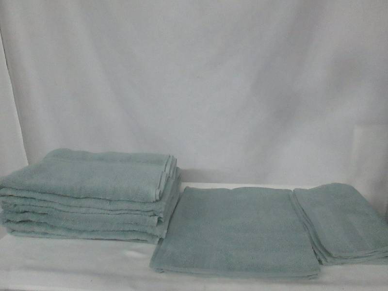 lot 44 image: Alcove Fast Dry 10-pc. Towel Set