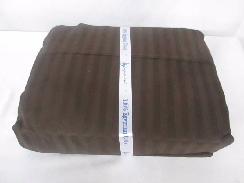 lot 25 image: 400TC Damask Stripe Egyptian Cotton Sheet Set - Queen