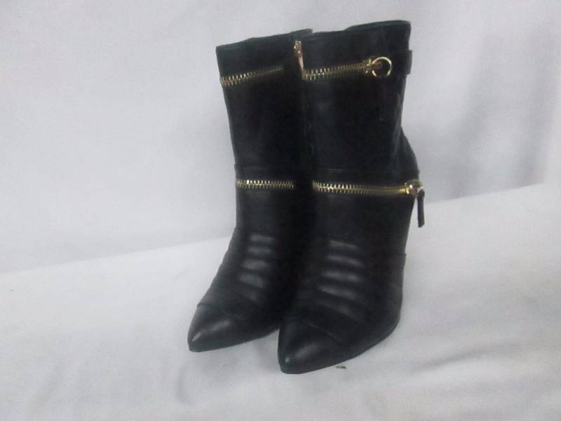 lot 24 image: GC Shoes Womens Modern Chic Bootie