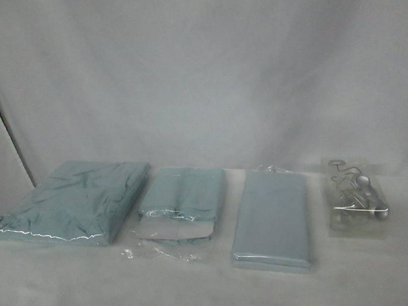 lot 29 image: McLeland Design Parisian 4-pc. Bath Set