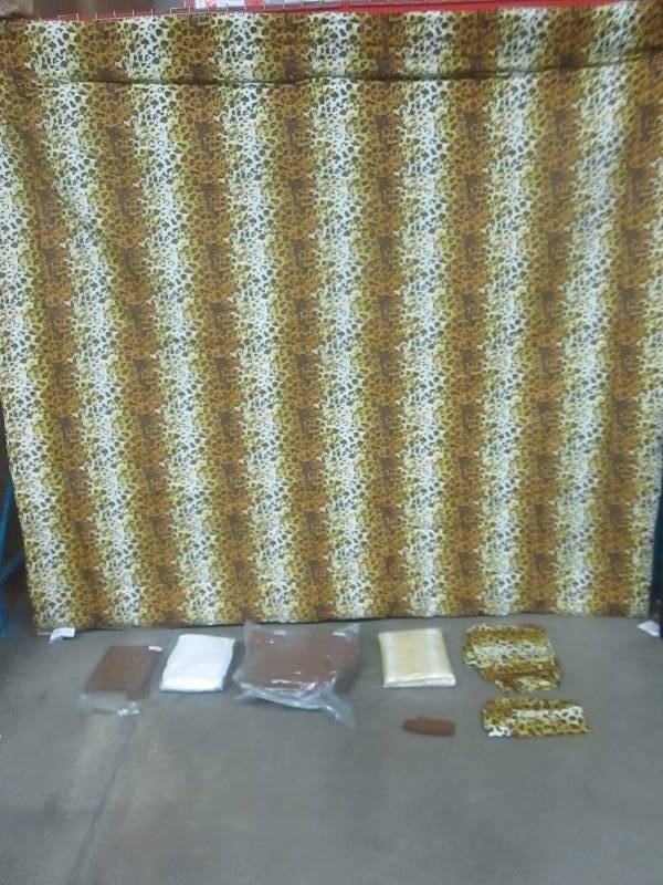 lot 8 image: Alcove Animal Habitat 20-pc. Bedroom Set - King