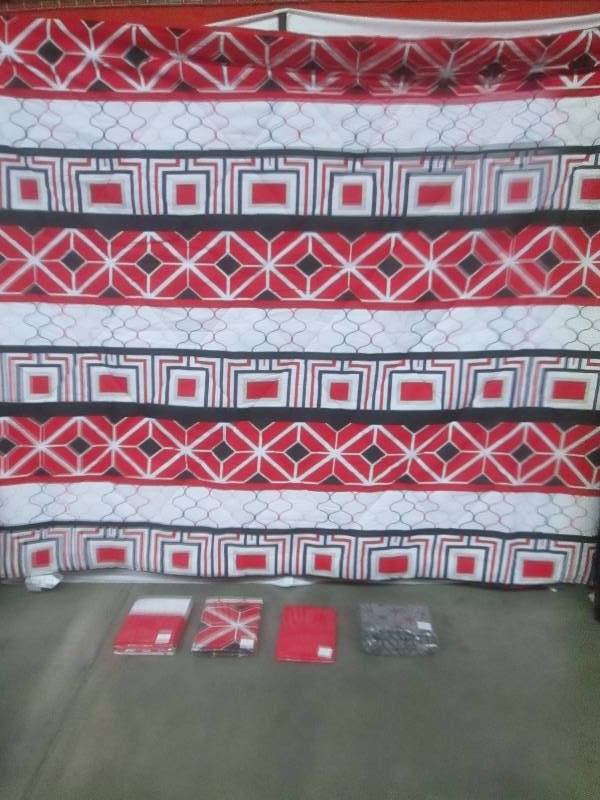 lot 9 image: Alcove Geox 20-pc. Bedroom Set - King