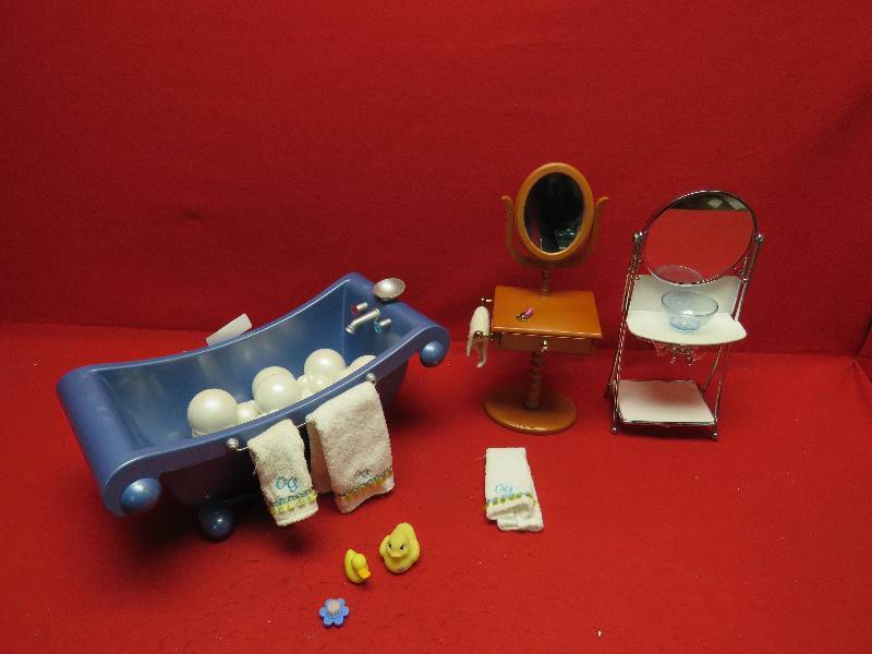 lot 10 image: American Girl Bathroom Items