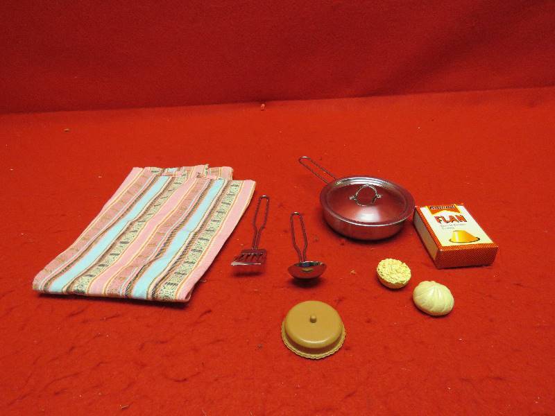 lot 39 image: American Girl Cook Set