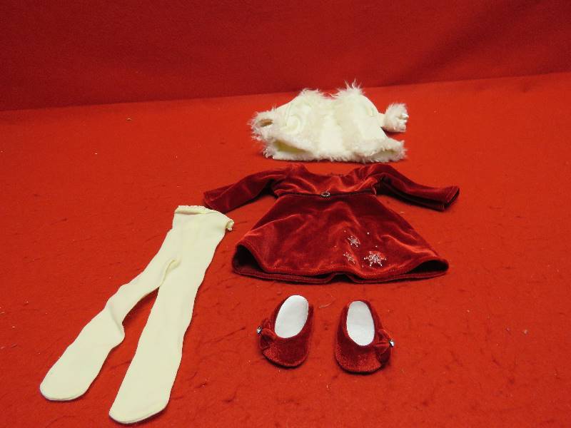lot 43 image: American Girl Radient Outfit