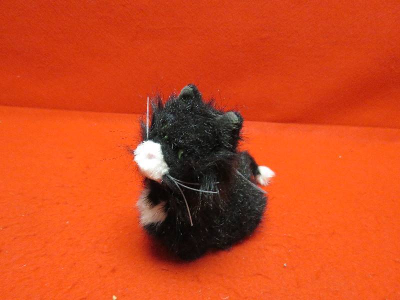 lot 54 image: American Girl Pet