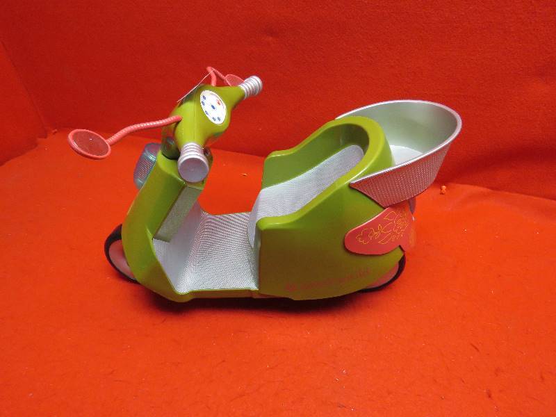 lot 68 image: American Girl Vespa