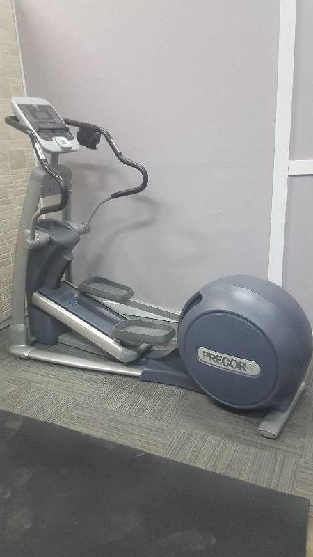 Precor 546 Commercial Incline Elliptical