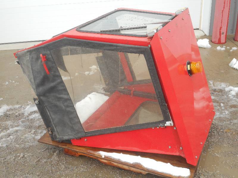 lot 2 image: Steiner 420 Tractor Cab