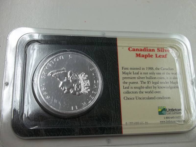 lot 17 image: Canadian Maple Leaf Eagle 1 Oz. Fine Silver Year 1999 Coin