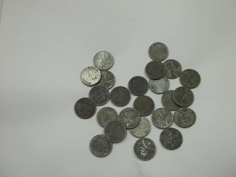lot 22 image: 24 D Pennies 1943